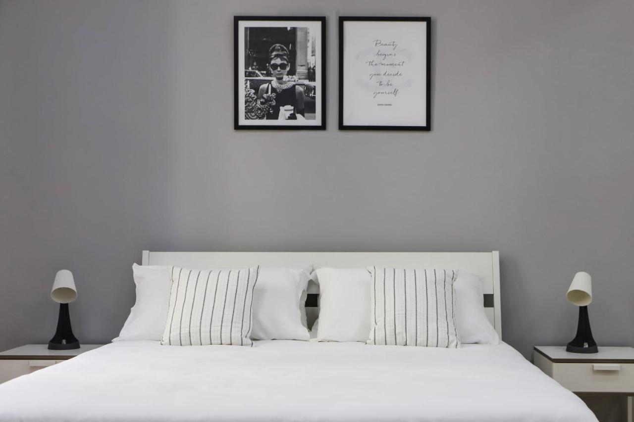Modern Apartment At Piazza Del Gesu' By Wonderful Italy Naples Luaran gambar
