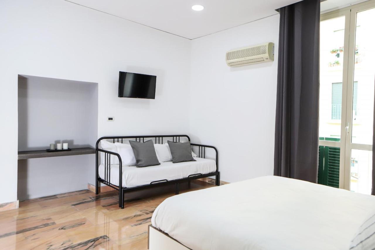 Modern Apartment At Piazza Del Gesu' By Wonderful Italy Naples Luaran gambar