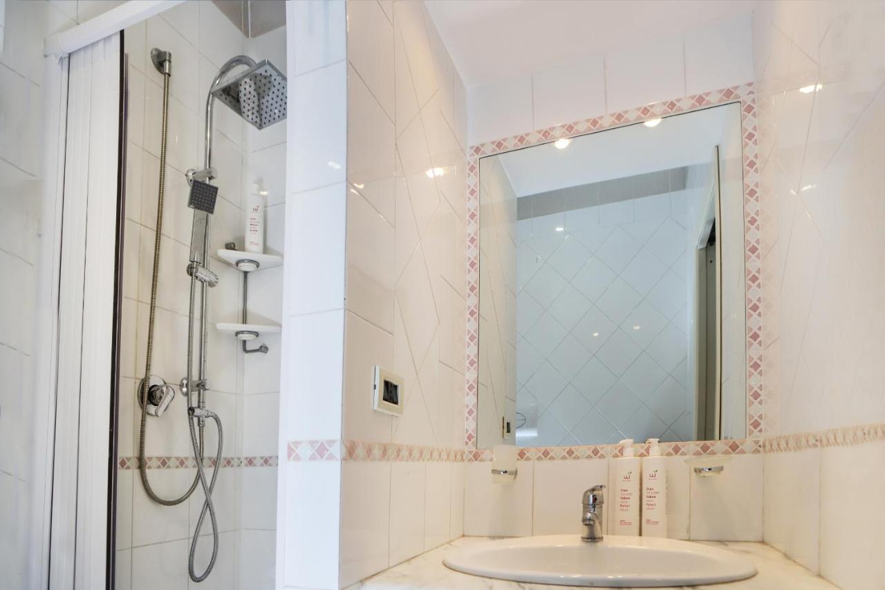 Modern Apartment At Piazza Del Gesu' By Wonderful Italy Naples Luaran gambar