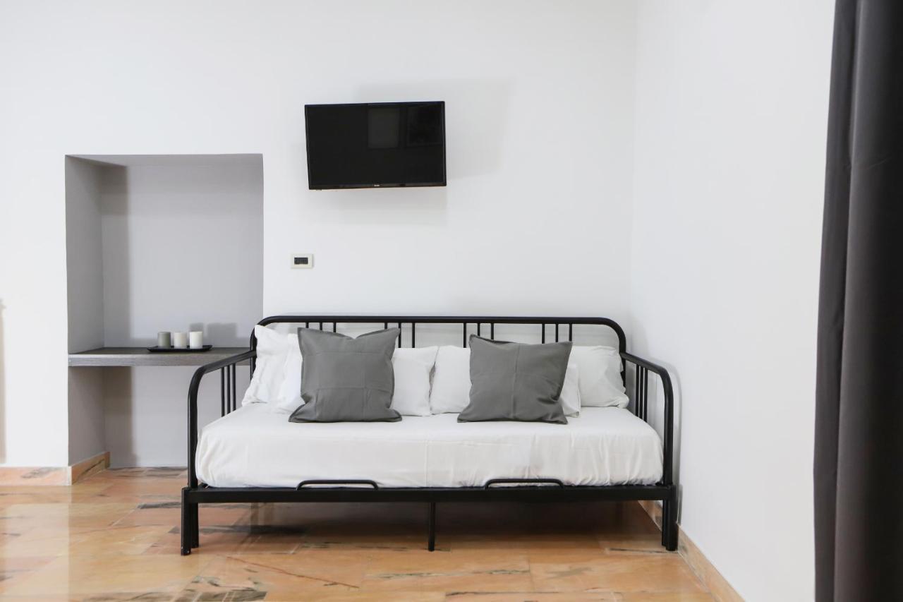 Modern Apartment At Piazza Del Gesu' By Wonderful Italy Naples Luaran gambar